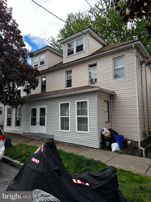328-326-328 New Hancock St, Wilkes Barre, PA, 18702-5309 | Card Image