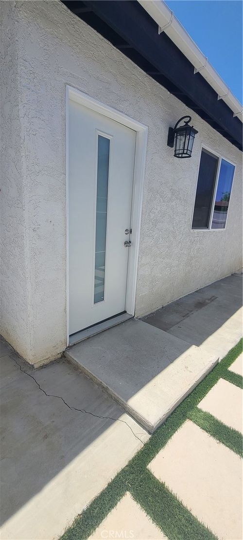 8024-8022 Yolanda Ave, Reseda, CA, 91335-1257 | Card Image