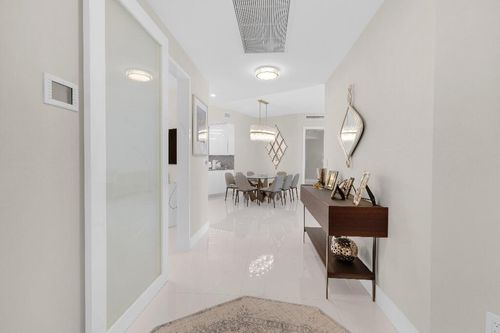 2207-15811 Collins Ave, Sunny Isles Beach, FL, 33160-4881 | Card Image