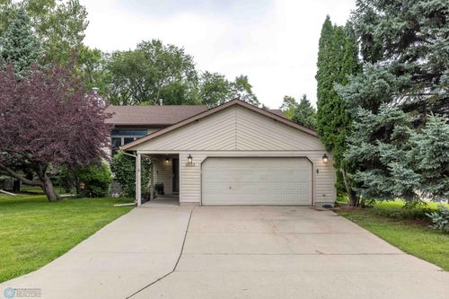 2853 26th Street Cir S, Moorhead, MN, 56560-5353 | Card Image