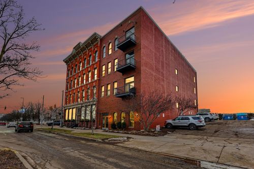 105-801 Monroe Ave Nw, Grand Rapids, MI, 49503-1447 | Card Image