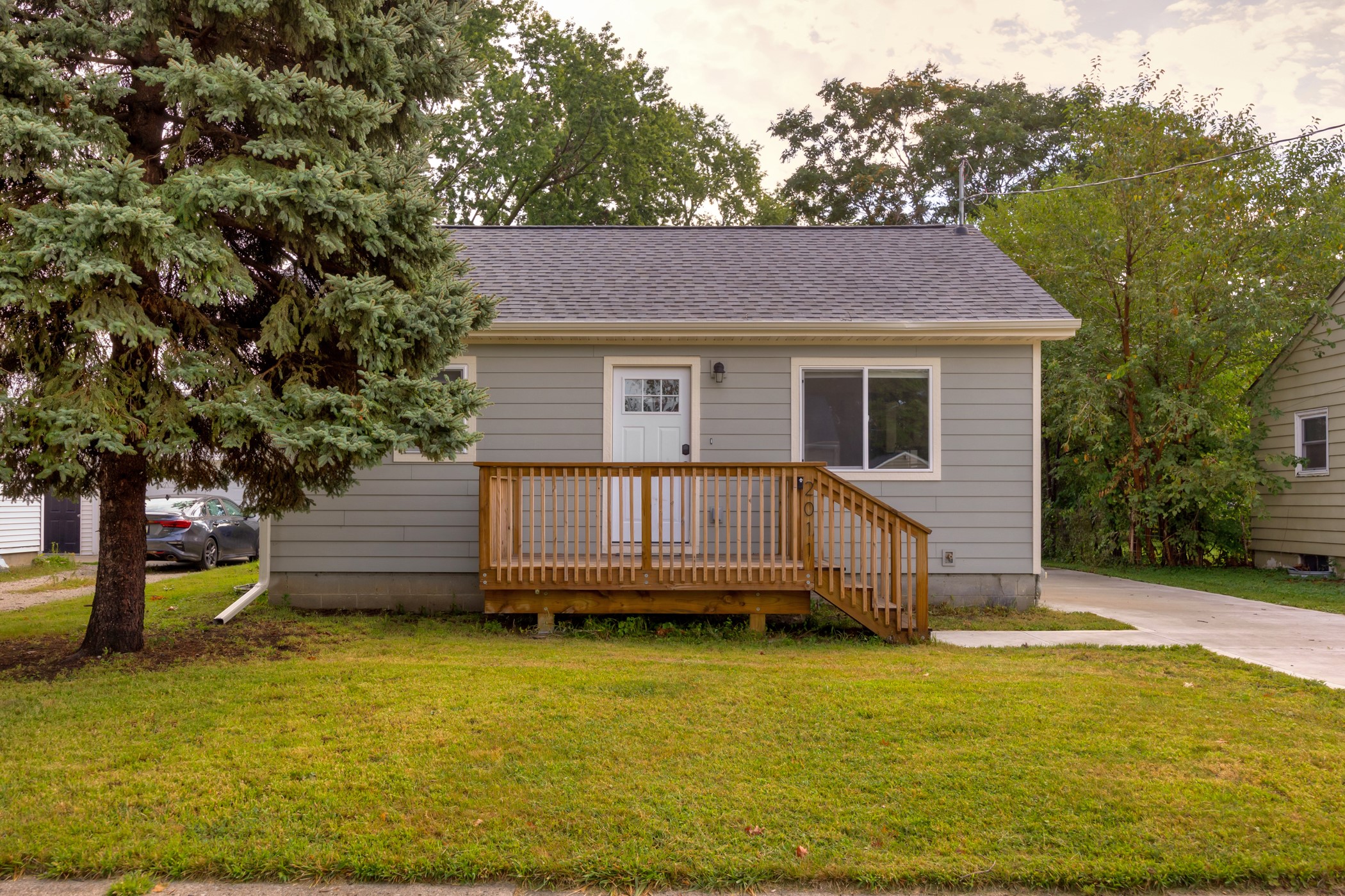 2011 60th Street, For Sale in Des Moines Zoocasa