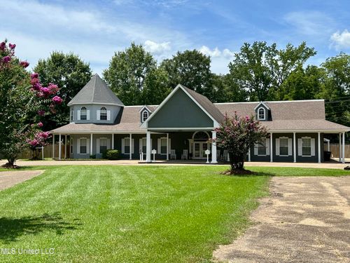 807 Monroe St, Clinton, MS, 39056-3729 | Card Image