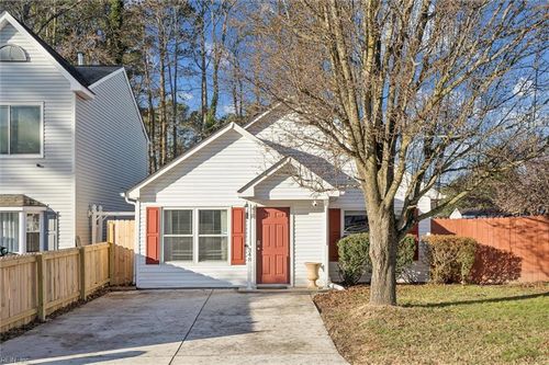 348 Pear Ridge Cir, Newport News, VA, 23602-5261 | Card Image