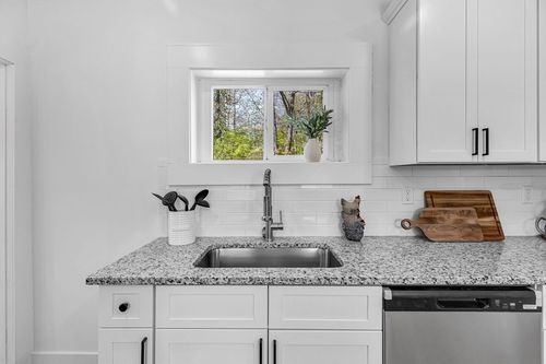 42 Washington St, Monson, MA, 01057-1109 | Card Image