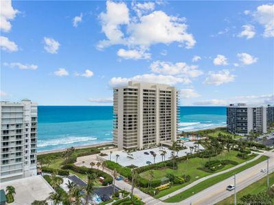 1035 - 8750 S Ocean Drive, Condo with 2 bedrooms, 2 bathrooms and 1 parking in Jensen Beach FL | Image 1