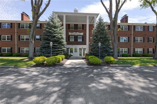 303-2885 Pease Dr, Rocky River, OH, 44116-3233 | Card Image