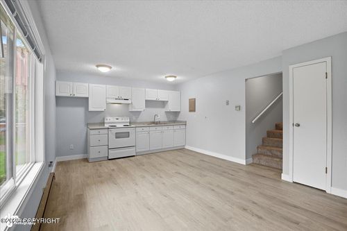 apt-20b-4511 Folker St, Anchorage, AK, 99507-5206 | Card Image