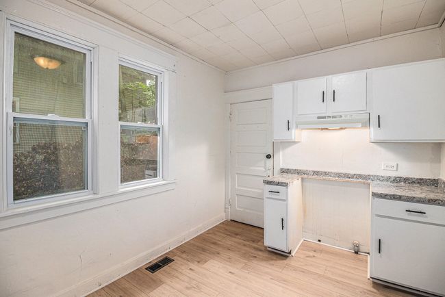 811 Larned St, Home with 0 bedrooms, 0 bathrooms and 4 parking in Lansing MI | Image 9