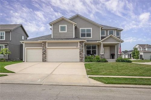 18523 W 193rd Ter, Spring Hill, KS, 66083-8397 | Card Image