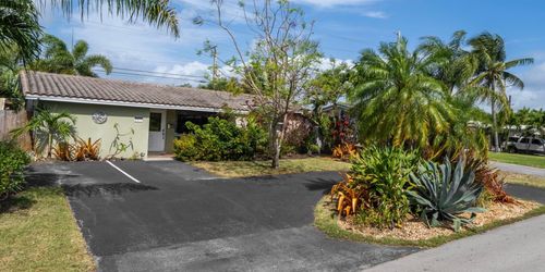 4511 Ne 13th Ave, Oakland Park, FL, 33334-4819 | Card Image