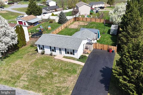 40 Lisa Ct, MARTINSBURG, WV, 25405-6712 | Card Image