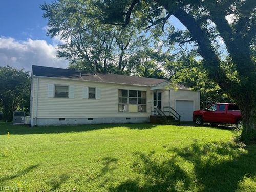 6 Terrace Cir, Newport News, VA, 23605-1126 | Card Image