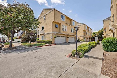 260 Estabrook St, San Leandro, CA, 94577-3595 | Card Image