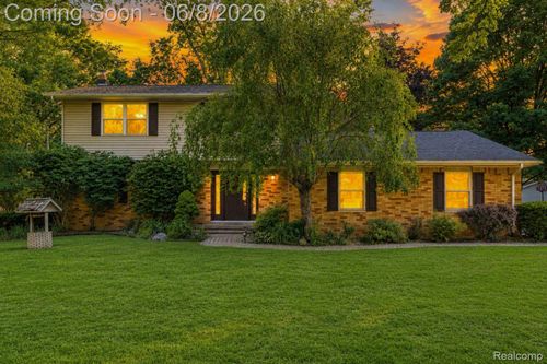 6218 Mckenzie Dr, Flint, MI, 48507-3836 | Card Image