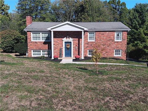 109 Redbud Dr, Beaver Falls, PA, 15010-1152 | Card Image