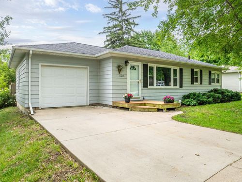3610 Hillside Dr, Cedar Falls, IA, 50613-5855 | Card Image