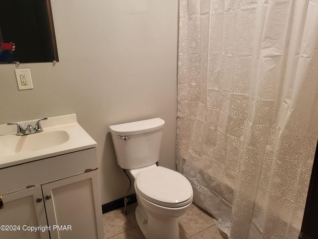 Main Bathroom | Image 10