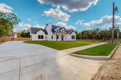 407 E Martin Luther King Jr Drive, House other with 3 bedrooms, 2 bathrooms and null parking in Ennis TX | Image 2