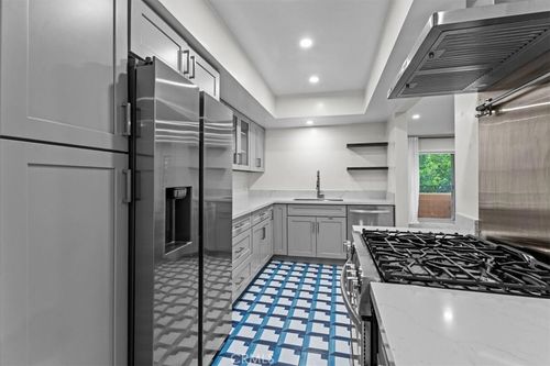 apt-303-6752 Hillpark Dr, Los Angeles, CA, 90068-2117 | Card Image