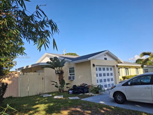 1-1800 Pinehurst Dr, West Palm Beach, FL, 33407-3512 | Card Image