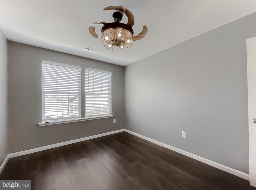 Residential Lease in LEXINGTON PARK 4