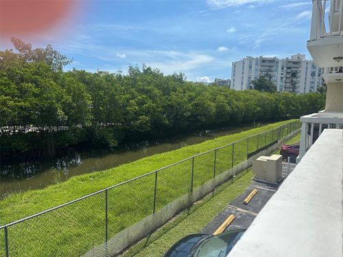 apt-111-1801 Ne 140th St, North Miami, FL, 33181-1305 | Card Image