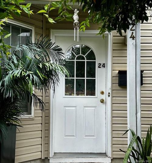 24 Partition St, Haverstraw, NY, 10927-1137 | Card Image