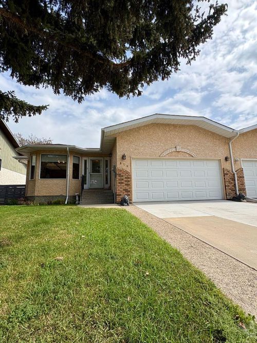626 Prairie Meadows Close W, Brooks, AB, T1R0C9 | Card Image