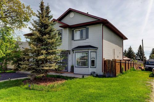 8034 24 St Se, Calgary, AB, T2C0Z3 | Card Image