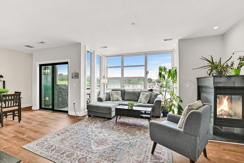 609-1888 N Water Street, Milwaukee, WI, 53202 | Card Image