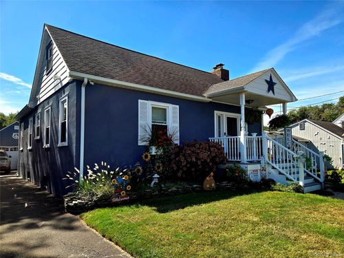 96 Trafalgar Dr, Shirley, NY, 11967-4316 | Card Image