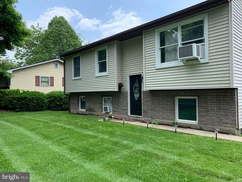 136 W Lytle Ave, STATE COLLEGE, PA, 16801-5925 | Card Image