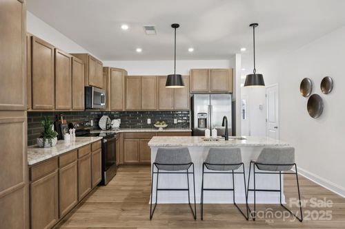 7717 Ethora Way, Charlotte, NC, 28216-5452 | Card Image