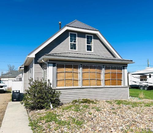 102 3 Ave E, Oyen, AB, T0J2J0 | Card Image
