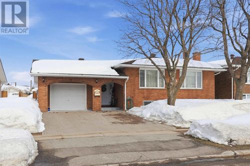 106 Johnson Ave, Sault Ste Marie, ON, P6C2V5 | Card Image