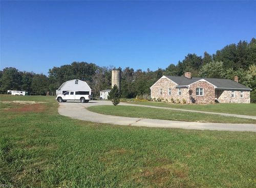 203 Hansford Ln, Seaford, VA, 23696-2607 | Card Image