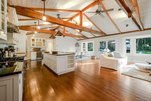 1600 Pine Tree Rd, Cutchogue, NY, 11935-1578 | Card Image