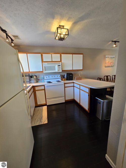 1-3751 Vale Dr, Traverse City, MI, 49686-2976 | Card Image