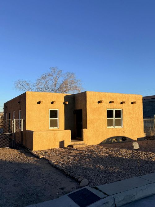 2204 7th St Nw, Albuquerque, NM, 87102-1004 | Card Image