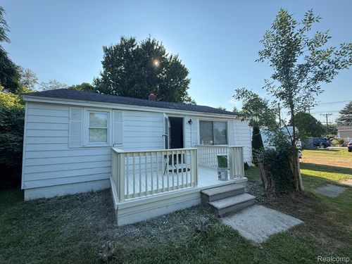 7189 Lakeshore Rd, Lakeport, MI, 48059-1941 | Card Image