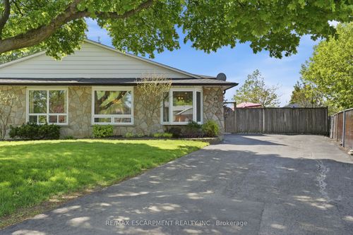 35 Gretna Crt, Hamilton, ON, L9C4V1 | Card Image