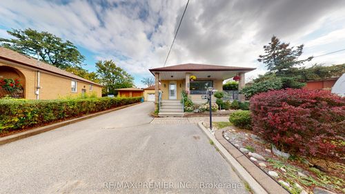 88 Cuffley Cres N, North York, ON, M3K1Y2 | Card Image