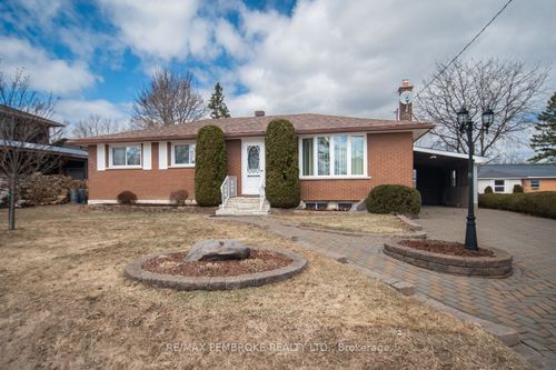 395 Chamberlain St, Pembroke, ON, K8A2N3 | Card Image