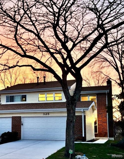 325 Fox Village Ct, Ballwin, MO, 63021-6119 | Card Image