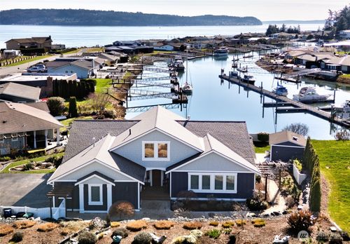 2251 Mariner Beach Dr, Oak Harbor, WA, 98277-8600 | Card Image