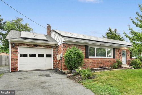 593 Mull Ave, LEESPORT, PA, 19533-9105 | Card Image