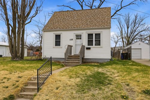 1128 I Avenue Ne, Cedar Rapids, IA, 52402 | Card Image