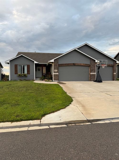 3002 E Reiss St, Park City, KS, 67219-4660 | Card Image