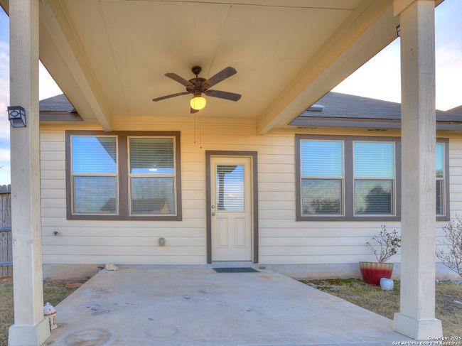 5627 Chestnut Xing, House other with 3 bedrooms, 3 bathrooms and null parking in San Antonio TX | Image 11